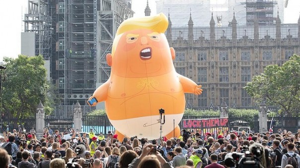 Лондон встретил президента США протестами и надутой куклой «бэби–Трамп»