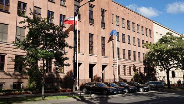 МИД Польши сообщил о нападении на своего дипломата в самолете в России