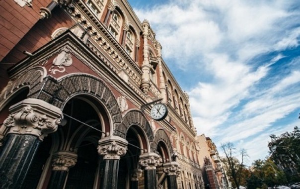 На Украине массово закрываются отделения банков