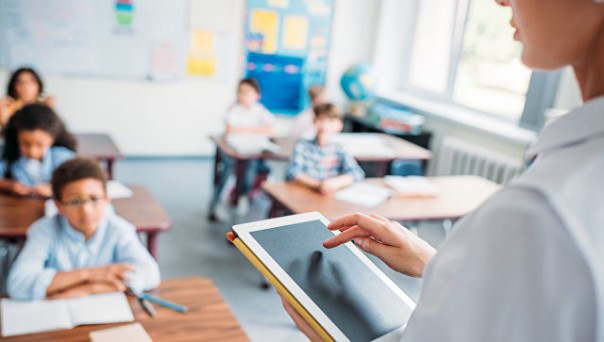 Путин предложил давать премии учителям за выдающиеся достижения