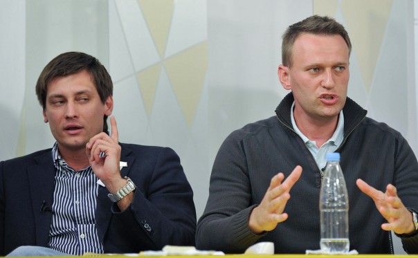 В Сети высмеяли перебранку Навального и Гудкова