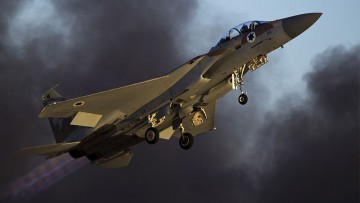 Израиль сбивает сирийские самолеты, целясь по России…