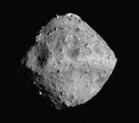 Полет над астероидом Рюгу