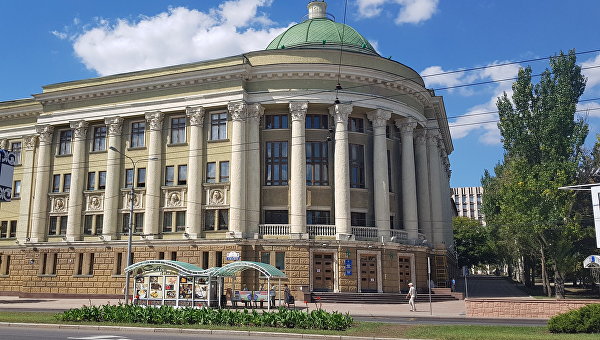 Донецкий дивертисмент. Фоторепортаж из города-фронтовика. Андрей Бабицкий