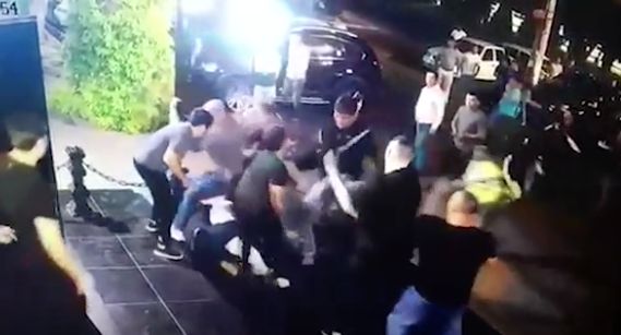 Били битой и стулом. Камеры сняли момент убийства чемпиона Узбекистана по ММА (Видео)