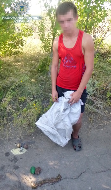 В Одесской области задержали мужчину с гранатами и патронами в мешке