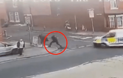 Коп на фургоне увлёкся погоней и переехал коллегу прямо под камерами наблюдения