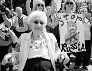 Москва научилась извлекать выгоду из русофобии соседей