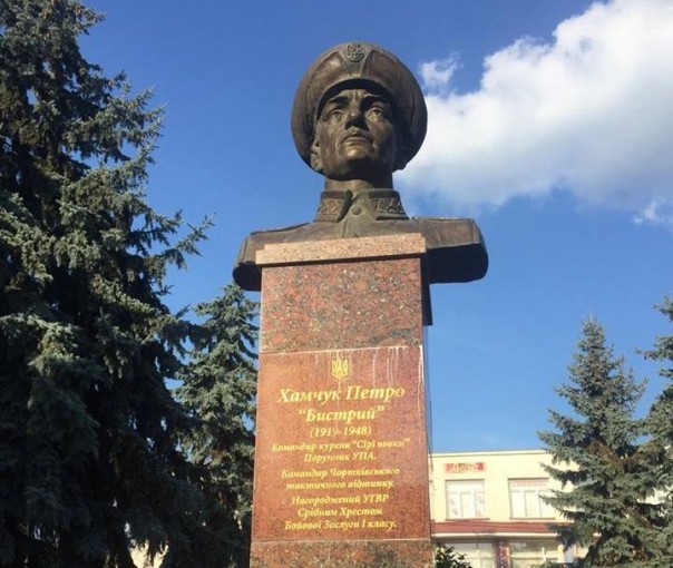 Какая страна - такие и памятники: В Галичине установили памятник гитлеровскому полицаю, уничтожавшему мирное население