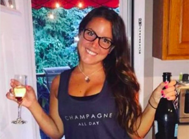 #американскиеучилки. Учительница, которая занималась оральным сексом с учеником, вернулась в школу