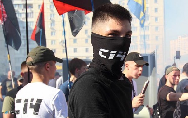 В Киеве радикалы избили адвоката в зале суда