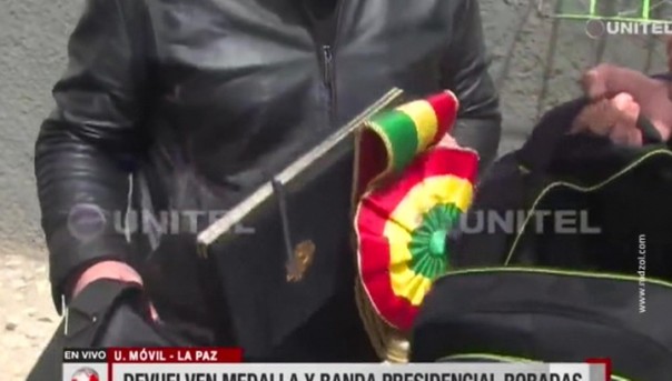 В Боливии преступники похитили регалии президента страны