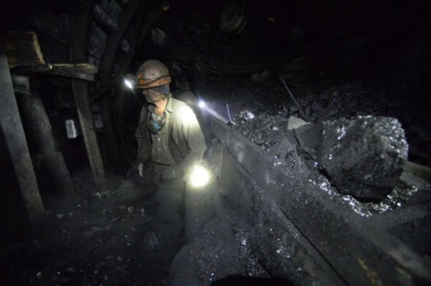 Два горняка погибли на шахте в ДНР