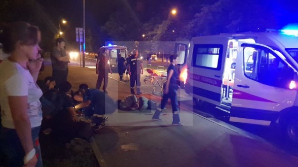 В Москве мужчина ранил полицейского ножом в шею