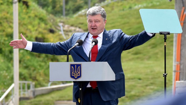 Порошенко трижды ошибся в первой строчке гимна Украины