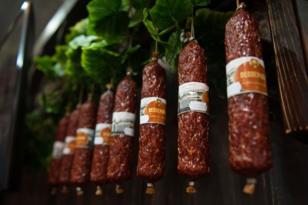 Заменитель колбасы. Госдума может запретить называть ненатуральный продукт мясом