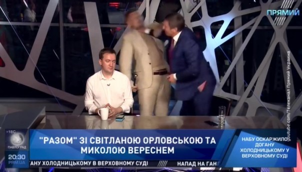 Украинские депутаты Шахов и Мосийчук подрались в прямом эфире из-за гей-парадов