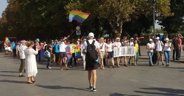 В Одессе прошел немногочисленный марш ЛГБТ против которого вышли националисты