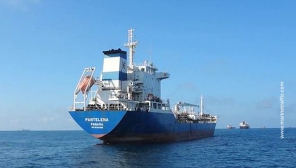 У берегов Африки пропал танкер с российскими и грузинскими моряками