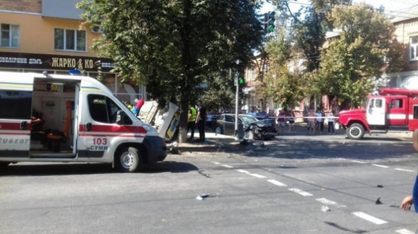 В Сумах авто полиции влетело в толпу пешеходов