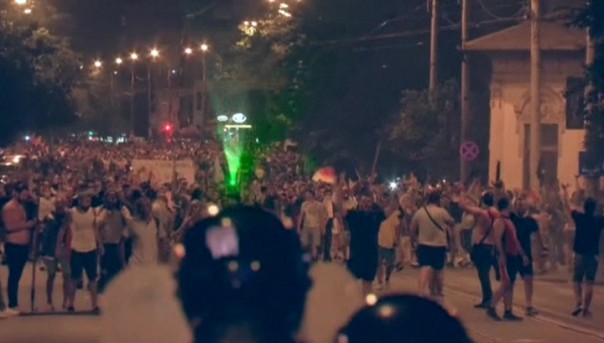 Полиция Румынии сначала избила 500 демонстрантов, а потом извинилась