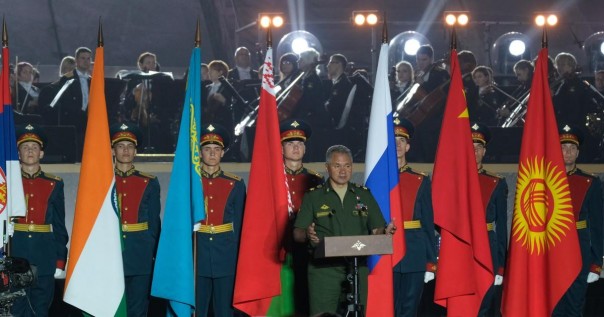 Запад проморгал: Под носом у НАТО формируется мощнейший военный кулак