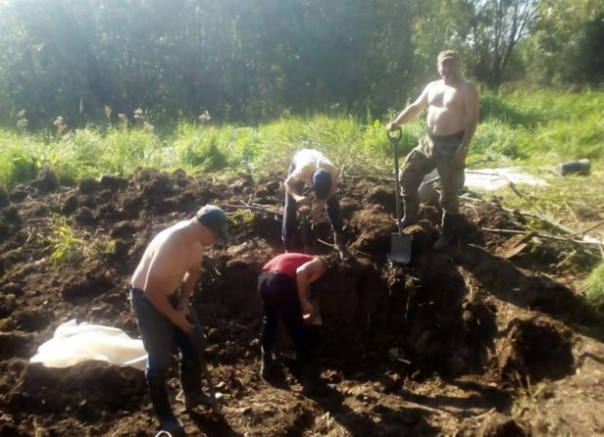 "Просто жуть". Останки жестоко убитых красноармейцев найдены под Старой Руссой