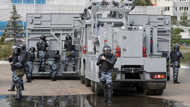 "Калашников" обеспечит ОМОН машиной для разгона митингов