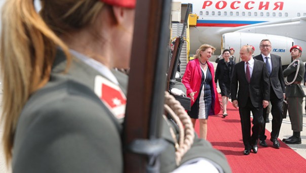 Вице-канцлер Австрии назвал визит Путина большой честью