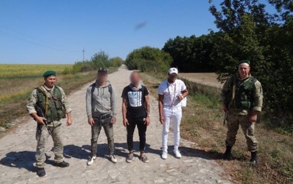 Трое кубинцев вплавь переправились на Украину из России