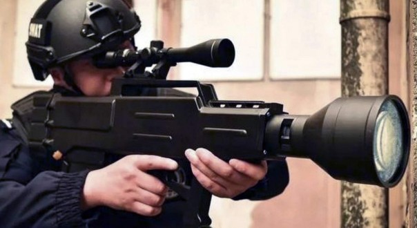 Китайский лазер: Джордж Лукас нервно курит в сторонке