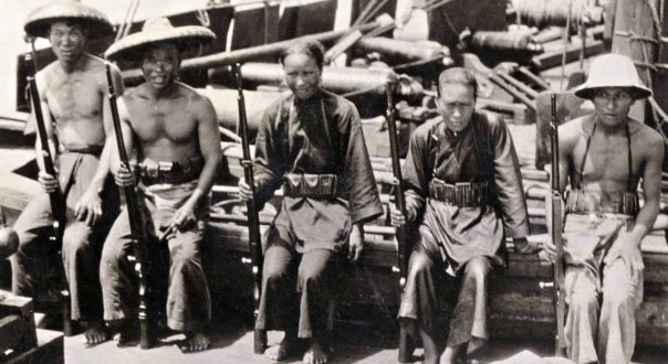 Кто кого: британская подлодка против китайских пиратов