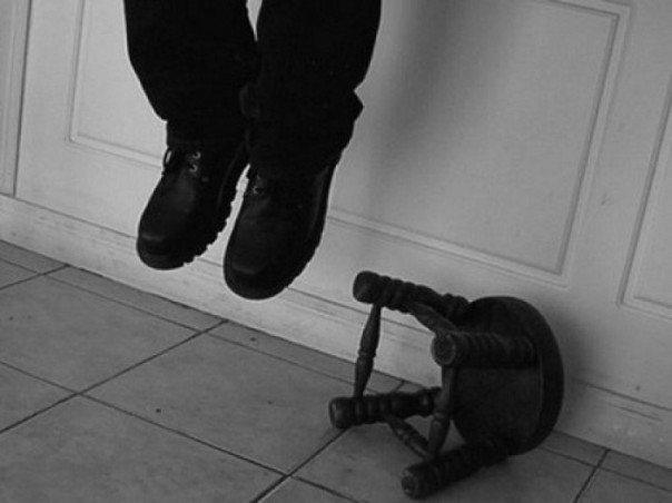 -1. В ВСУ снова ЧП: в Николаеве повесился солдат-контрактник