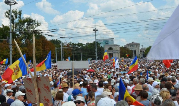 Молдавская оппозиция усиливает давление  на действующую власть