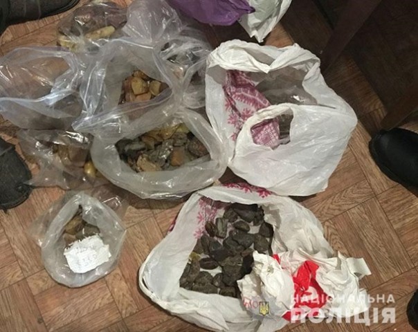 В Ровенской области полиция изъяла 200 кг янтаря