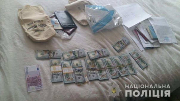 В Одессе чиновники миграционной службы торговали поддельными паспортами