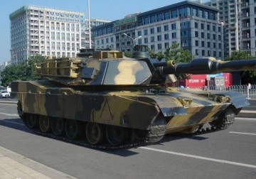 В России пора создать "бригаду НАТО" с "Абрамсами" и "Леопардами"