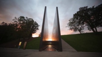 В Эстонии открыли памятник «жертвам коммунизма»