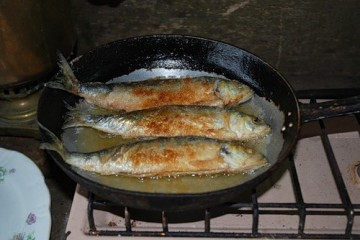 Зачем вьетнамцы жарят селёдку (18+)