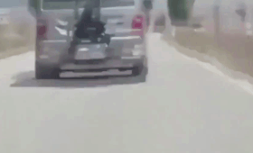 Отец привязал 13-летнюю дочь к багажнику и заявил, что она сама его попросила