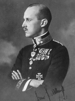 Василь Вышиваный: великосветский пройдоха в роли короля Украины