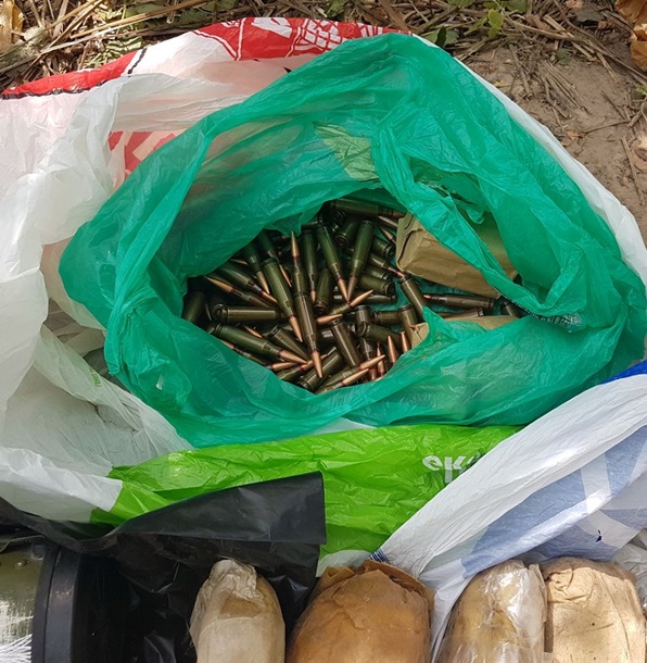 Под Ивано-Франковском пятеро мужчин подорвали ресторан | В Одессе под автомобилем нашли взрывчатку | Тайники с гранатометами и взрывчаткой