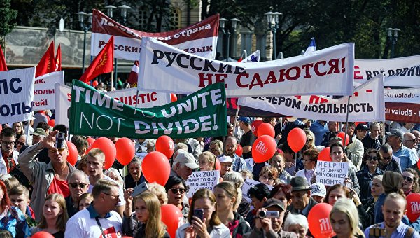 "Это реальная угроза". Латвия захлебнулась в русофобских скандалах