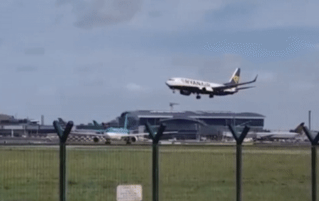 Момент, когда пилот принял верное решение за секунду до трагедии, сняли на видео