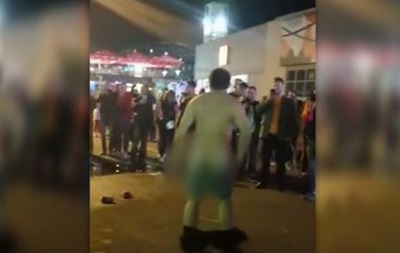 Голый мужчина устроил танцы в центре Днепра