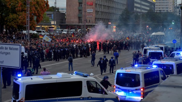 «Псевдореальность»: почему власти Германии называют протестующих в Хемнице экстремистами