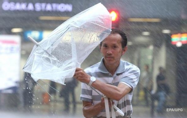 На Японию обрушился самый мощный тайфун за 25 лет