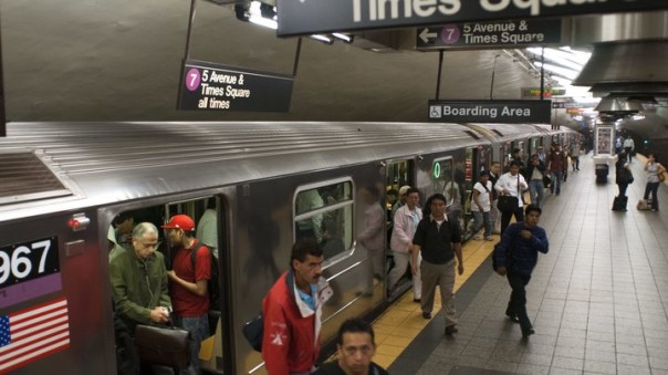 Дружишь с Россией - останешься без работы: В метро США появилась антироссийская реклама