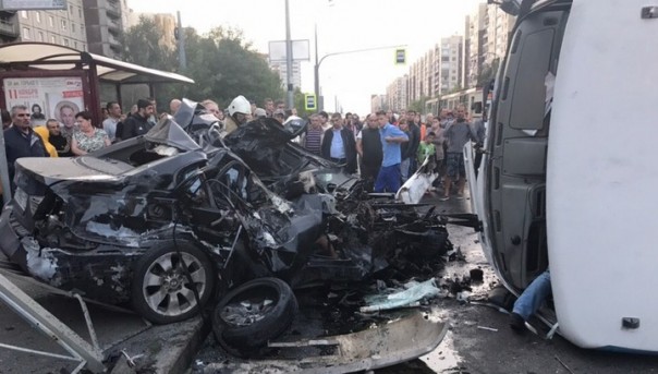 Смертельное ДТП в Петербурге: людей из маршрутки вытаскивали через люки