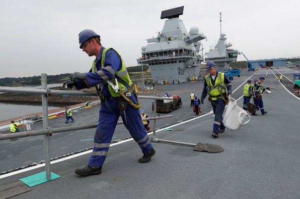 Скандал международного масштаба: лучше бы британский авианосец Queen Elizabeth не прибывал в США